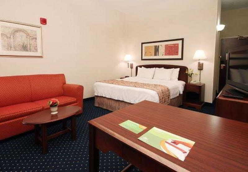 Courtyard By Marriott Topeka Zewnętrze zdjęcie