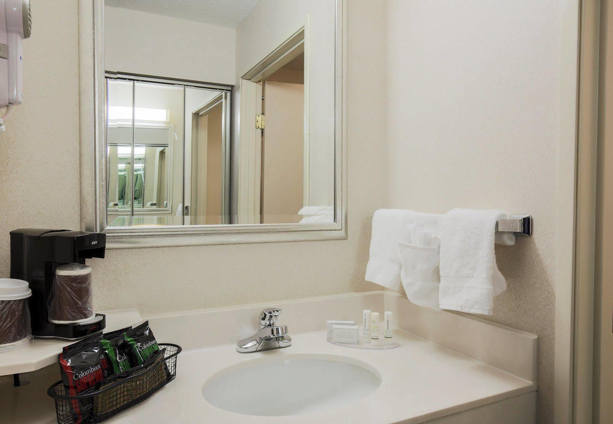 Courtyard By Marriott Topeka Zewnętrze zdjęcie