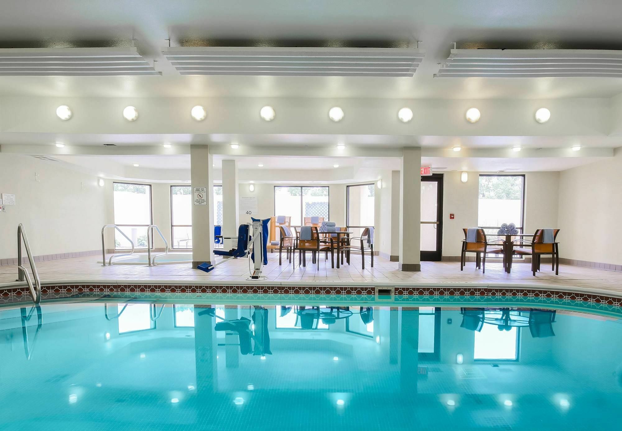 Courtyard By Marriott Topeka Zewnętrze zdjęcie